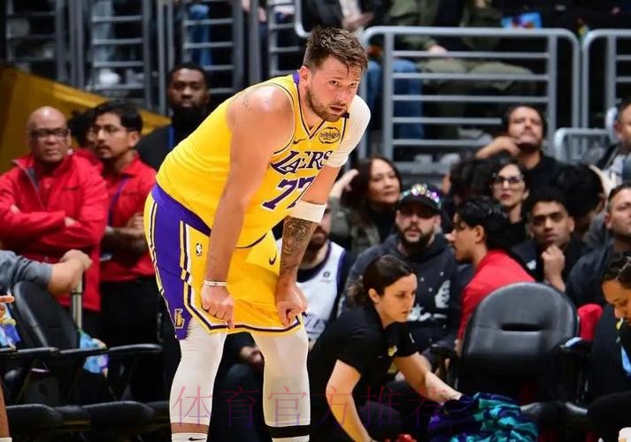 湖人防守终于醒了！避免东契奇被点，联防展现轮转速度+护框！
