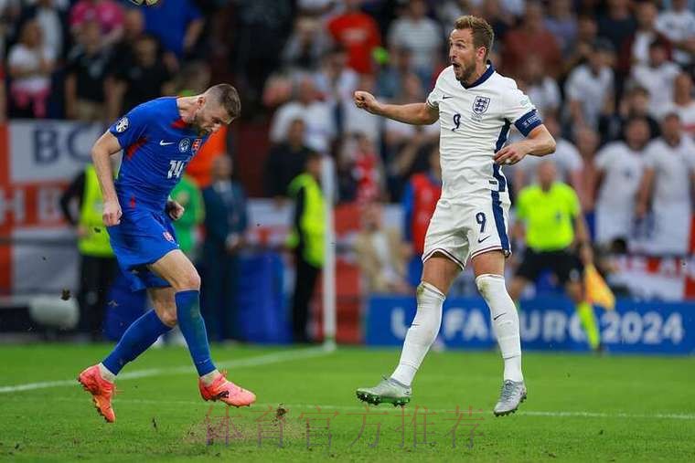 贝林厄姆:维尼修斯的遭遇让我难过 必须支持他